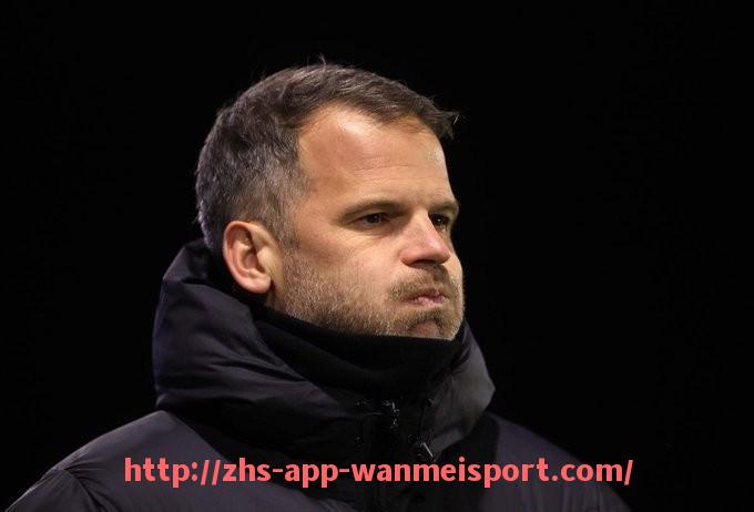 完美体育官方入口-世俱杯比赛中球员跑位与传球线路配合实战案例分析